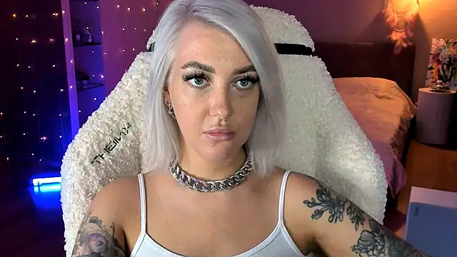 Snapshot of tykioty_Miley chatting on 26, 10, 2025 tykioty Miley online show from 26, 10, 2025