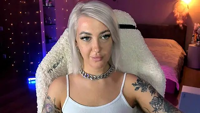 Snapshot of tykioty_Miley chatting on 31, 10, 2025 tykioty Miley online show from 31, 10, 2025