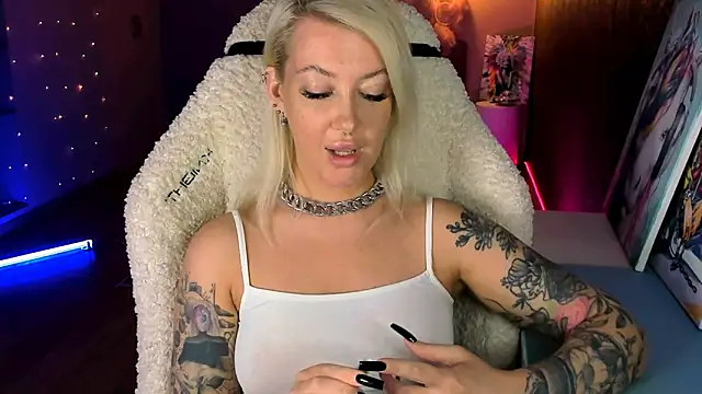 Snapshot of tykioty_Miley chatting on 7, 6, 2026 tykioty Miley online show from 7, 6, 2026