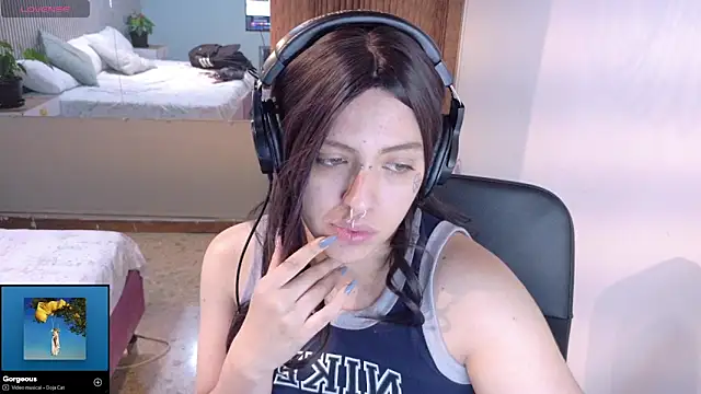 Snapshot of Eli666uwu chatting on 2, 10, 2025 Eli666uwu online show from 2, 10, 2025