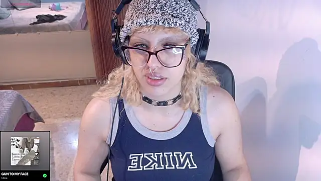 Snapshot of Eli666uwu chatting on 8, 10, 2025 Eli666uwu online show from 8, 10, 2025