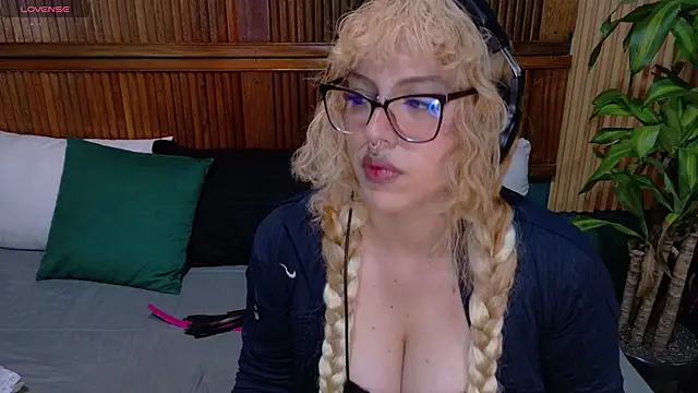 Snapshot of Eli666uwu chatting on 14, 10, 2025 Eli666uwu online show from 14, 10, 2025