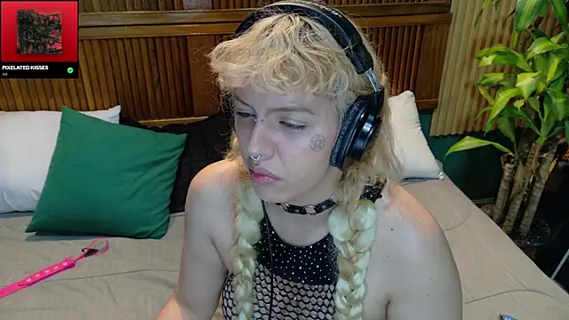 Snapshot of Eli666uwu chatting on 16, 10, 2025 Eli666uwu online show from 16, 10, 2025