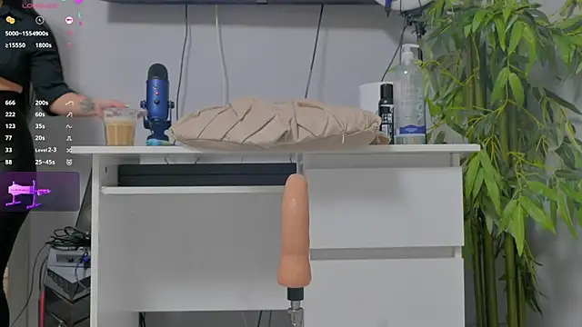 Snapshot of luckyalice_ chatting on 9, 11, 2025 luckyalice online show from 9, 11, 2025