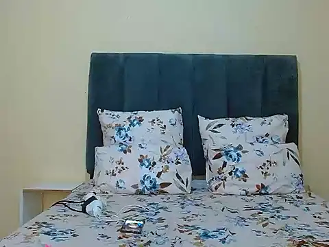 Snapshot of curvycloe1 chatting on 24, 4, 2026 curvycloe1 online show from 24, 4, 2026