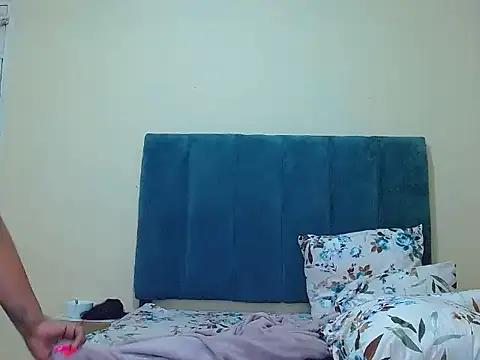 Snapshot of curvycloe1 chatting on 26, 4, 2026 curvycloe1 online show from 26, 4, 2026