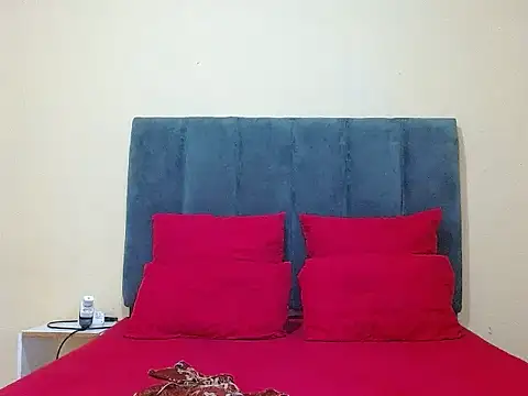 Snapshot of curvycloe1 chatting on 25, 5, 2026 curvycloe1 online show from 25, 5, 2026