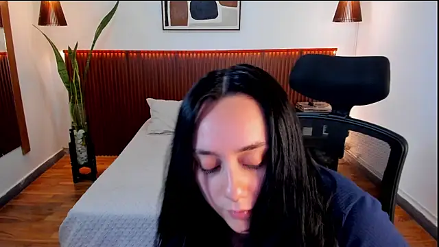 Snapshot of KatherineBond chatting on 17, 9, 2025 KatherineBond online show from 17, 9, 2025