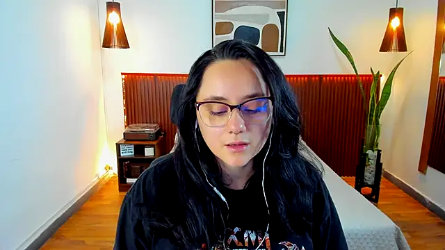 Snapshot of KatherineBond chatting on 2, 10, 2025 KatherineBond online show from 2, 10, 2025