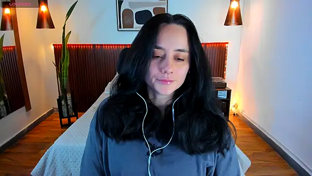 Snapshot of KatherineBond chatting on 21, 10, 2025 KatherineBond online show from 21, 10, 2025