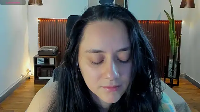 Snapshot of KatherineBond chatting on 24, 10, 2025 KatherineBond online show from 24, 10, 2025