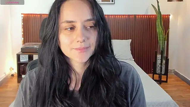 Snapshot of KatherineBond chatting on 27, 10, 2025 KatherineBond online show from 27, 10, 2025