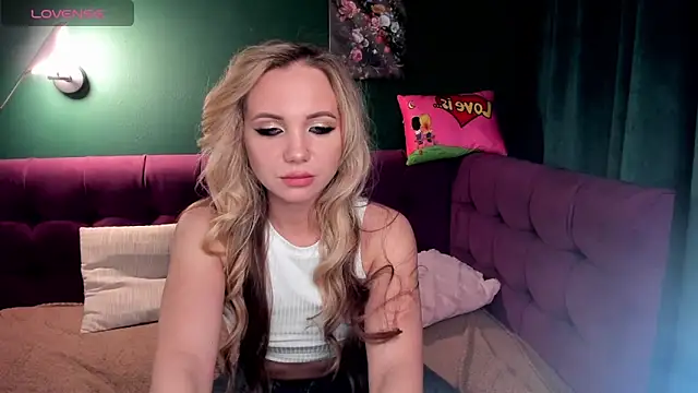 Snapshot of EvaMoran chatting on 6, 2, 2025 EvaMoran online show from 6, 2, 2025