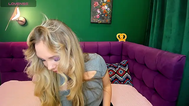 Snapshot of EvaMoran chatting on 3, 10, 2025 EvaMoran online show from 3, 10, 2025