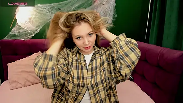 Snapshot of EvaMoran chatting on 24, 10, 2025 EvaMoran online show from 24, 10, 2025