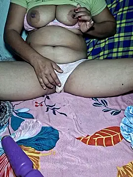 Snapshot of Priya_Bong chatting on 4, 4, 2026 Priya Bong online show from 4, 4, 2026