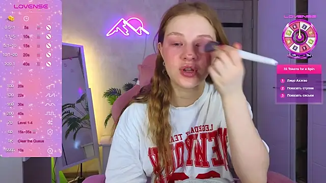 TrissMerigold9 online show from 28, 2, 2026