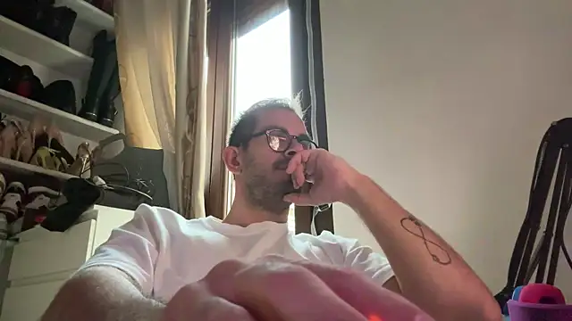 vogliososexboy1993 online show from 5, 11, 2025