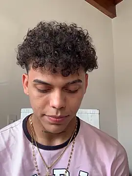 Snapshot of visaelX chatting on 4, 1, 2025 visaelX online show from 4, 1, 2025