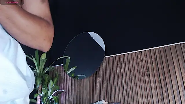 Snapshot of DilanJonnes_ chatting on 30, 12, 2024 DilanJonnes  online show from 30, 12, 2024