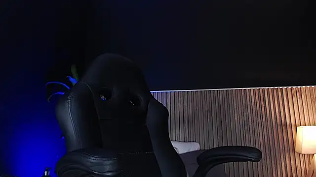 Snapshot of DilanJonnes_ chatting on 4, 2, 2025 DilanJonnes  online show from 4, 2, 2025