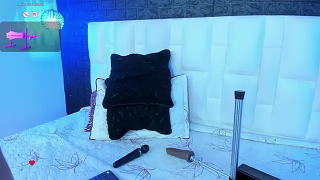 Snapshot of Abbyadams chatting on 11, 10, 2025 Abbyadams online show from 11, 10, 2025