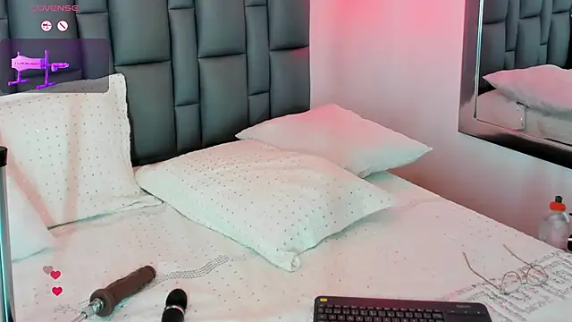 Snapshot of Abbyadams chatting on 8, 11, 2025 Abbyadams online show from 8, 11, 2025