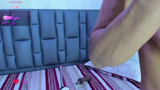 Snapshot of Abbyadams chatting on 4, 12, 2025 Abbyadams online show from 4, 12, 2025