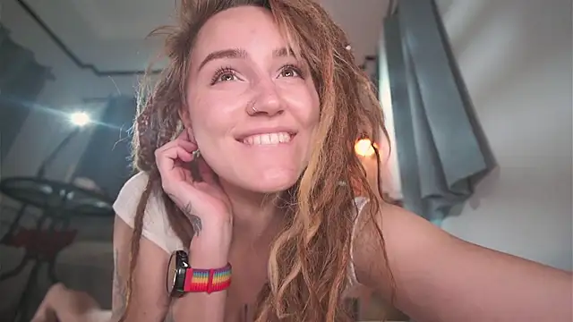 Snapshot of Winnie_sweet chatting on 13, 10, 2025 Winnie sweet online show from 13, 10, 2025