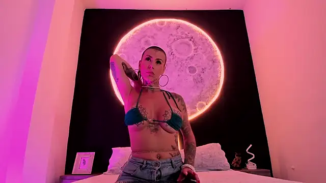 GinebraaFox  online show from 13, 2, 2025