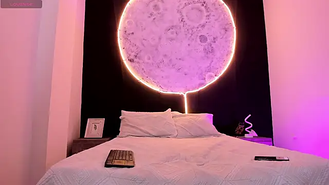 GinebraaFox  online show from 1, 3, 2025