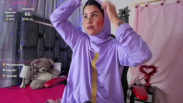 Snapshot of AishaAmin_ chatting on 13, 9, 2025 AishaAmin  online show from 13, 9, 2025