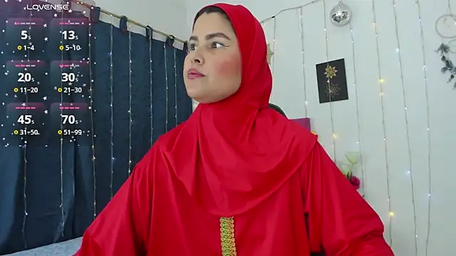 Snapshot of AishaAmin_ chatting on 18, 9, 2025 AishaAmin  online show from 18, 9, 2025