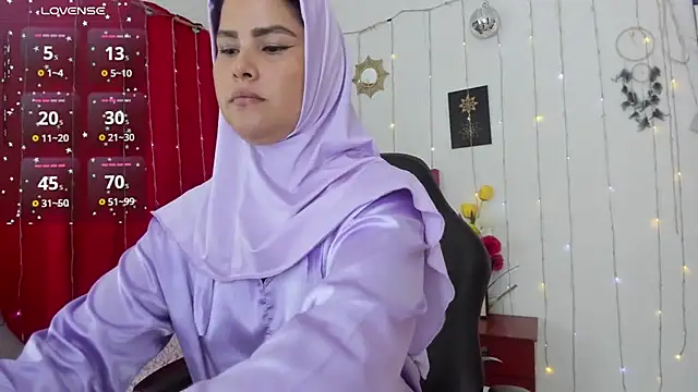 Snapshot of AishaAmin_ chatting on 17, 10, 2025 AishaAmin  online show from 17, 10, 2025