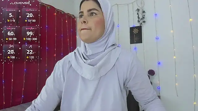 Snapshot of AishaAmin_ chatting on 7, 4, 2026 AishaAmin online show from 7, 4, 2026