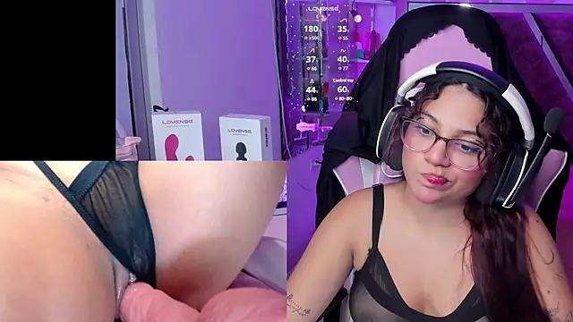 PetiteSophie  online show from 2, 2, 2025