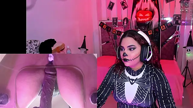 Snapshot of PetiteSophie_ chatting on 19, 10, 2025 PetiteSophie  online show from 19, 10, 2025