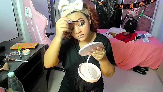 Snapshot of PetiteSophie_ chatting on 26, 10, 2025 PetiteSophie  online show from 26, 10, 2025