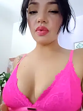 Snapshot of Sara_LipsX chatting on 10, 9, 2025 Sara LipsX online show from 10, 9, 2025