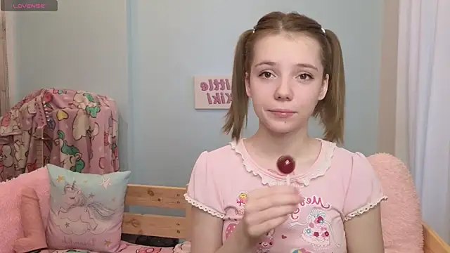 Snapshot of PrincessLittleKiki chatting on 11, 10, 2025 PrincessLittleKiki online show from 11, 10, 2025