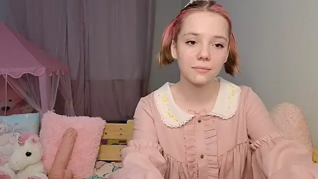 PrincessLittleKiki online show from 17, 4, 2026