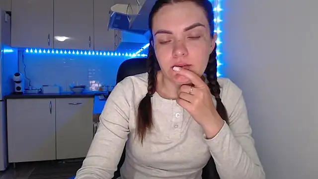  JustmeHere  online show from 20, 6, 2026