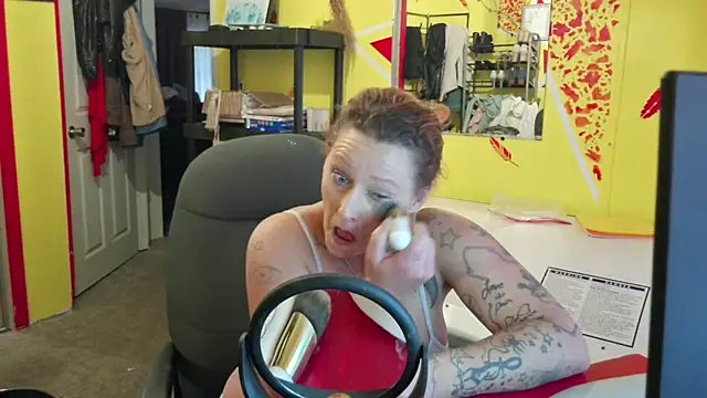 Snapshot of Lisalovely6981 chatting on 19, 11, 2025 Lisalovely6981 online show from 19, 11, 2025