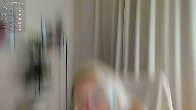 Snapshot of mira_robinsonnn chatting on 30, 9, 2025 mira robinsonnn online show from 30, 9, 2025