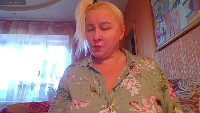 Snapshot of mira_robinsonnn chatting on 17, 10, 2025 mira robinsonnn online show from 17, 10, 2025