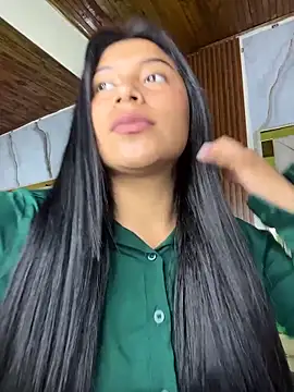 Snapshot of LinnaGardenia chatting on 7, 3, 2026 LinnaGardenia online show from 7, 3, 2026