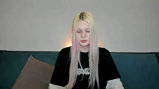 Snapshot of sashakiss99 chatting on 1, 12, 2024 sashakiss99 online show from 1, 12, 2024