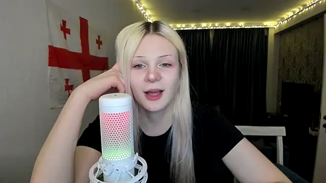 Snapshot of sashakiss99 chatting on 2, 1, 2025 sashakiss99 online show from 2, 1, 2025