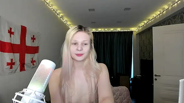 Snapshot of sashakiss99 chatting on 4, 2, 2025 sashakiss99 online show from 4, 2, 2025