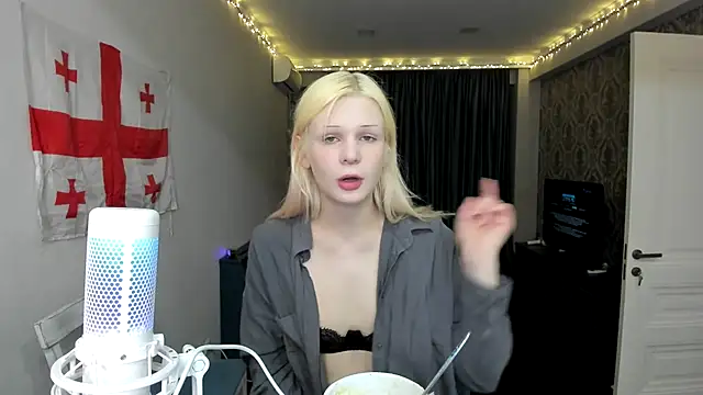 Snapshot of sashakiss99 chatting on 19, 2, 2025 sashakiss99 online show from 19, 2, 2025